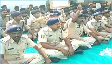 
Hundreds of jail police personnel go on mass CL in Gujarat 